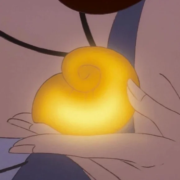 Gold shell Necklace - Picture 3 of 3